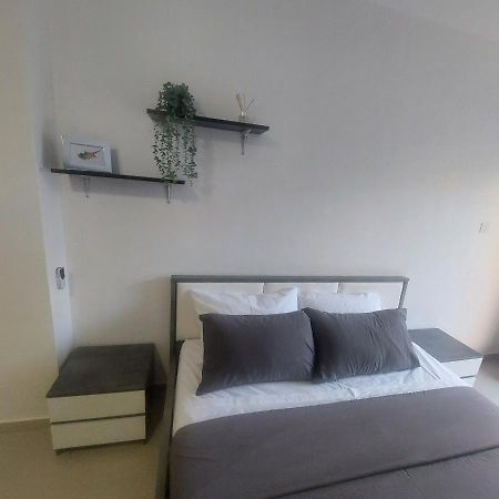 Modern Studio Apartment Armonia Court Paralimni Exterior foto